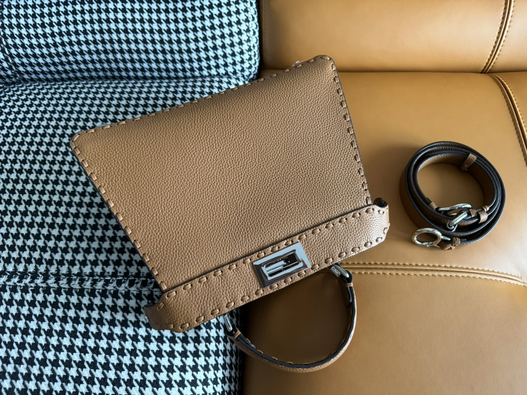 Resilient Fendi Peekaboo Bags 69840