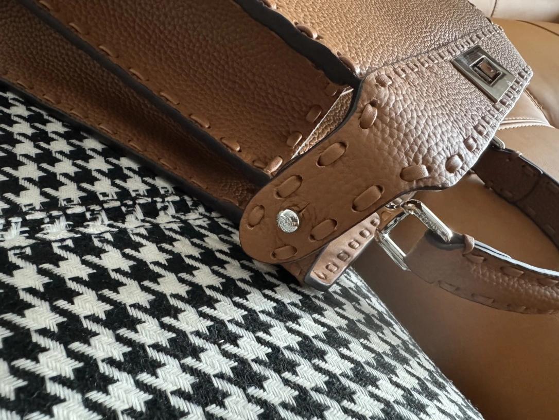 Resilient Fendi Peekaboo Bags 69840