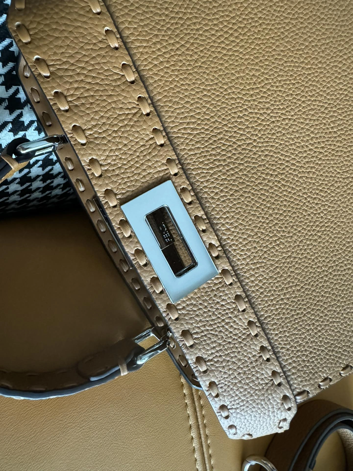 Resilient Fendi Peekaboo Bags 69840