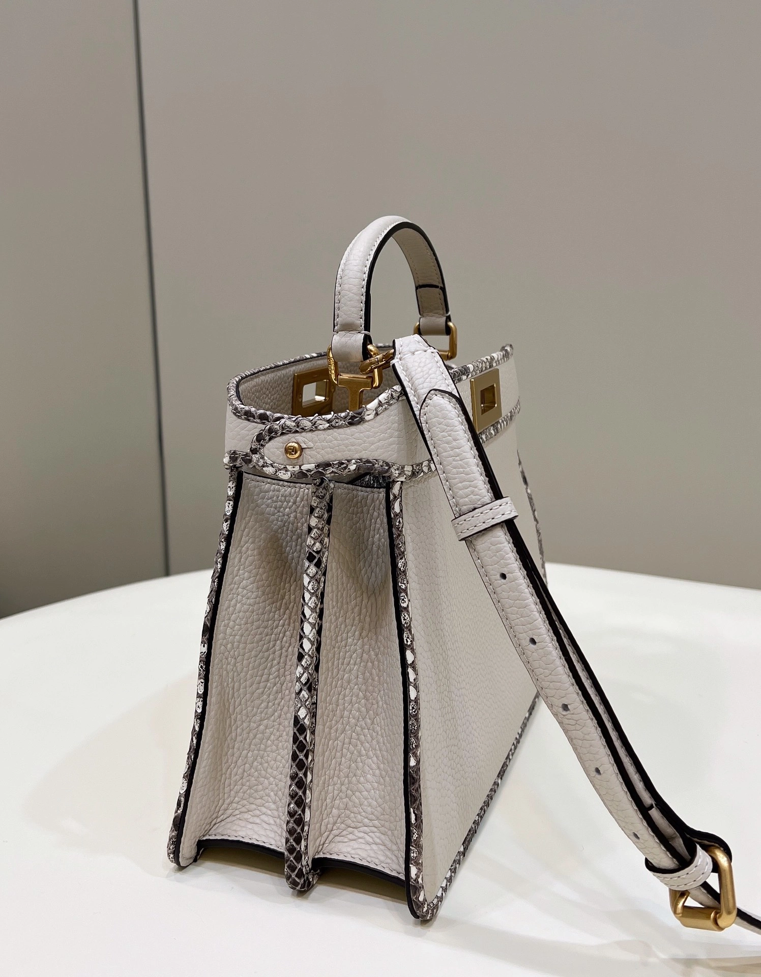 SmartChoice Fendi Peekaboo Bags 69834
