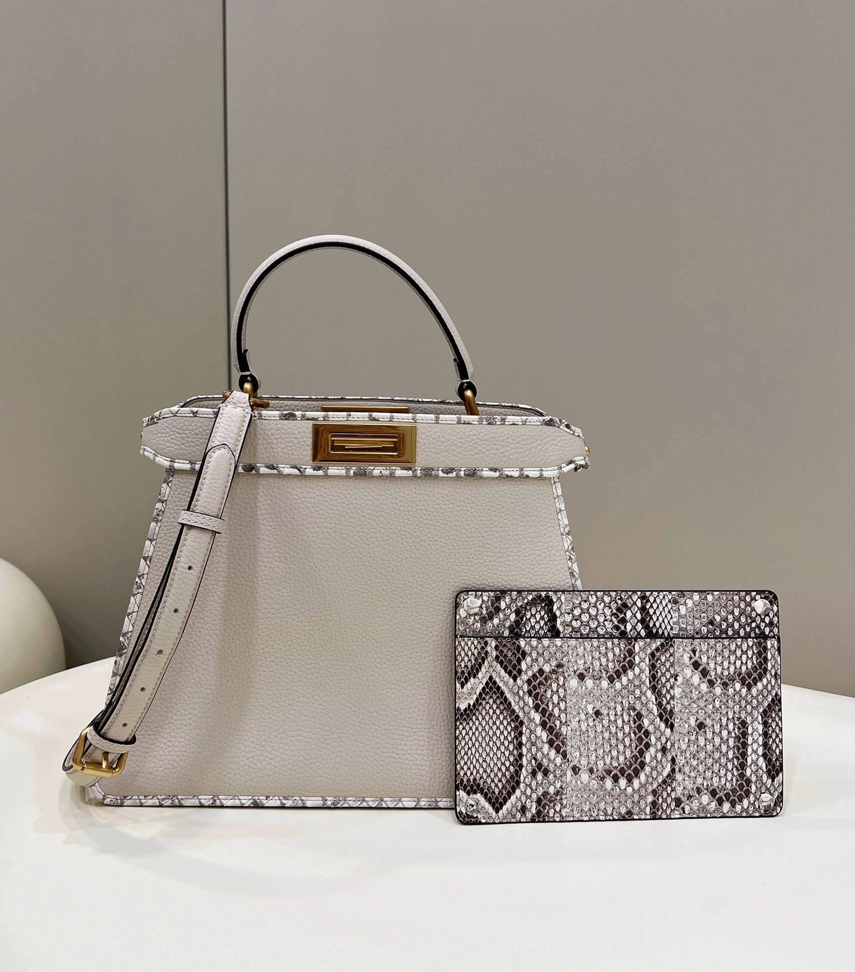 Chic Fendi Peekaboo Bags 69820