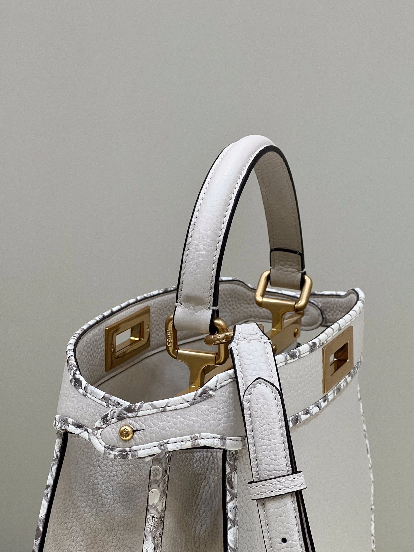 Chic Fendi Peekaboo Bags 69820