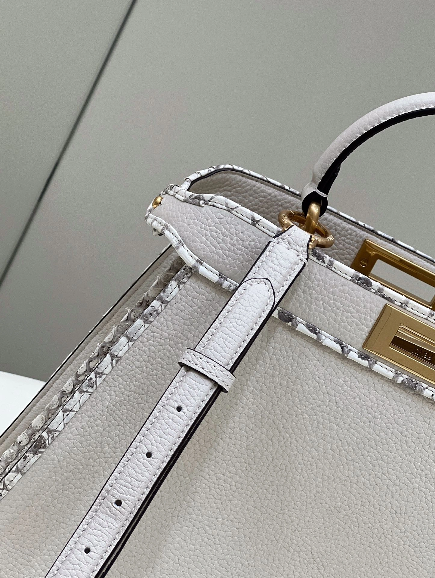 Chic Fendi Peekaboo Bags 69820