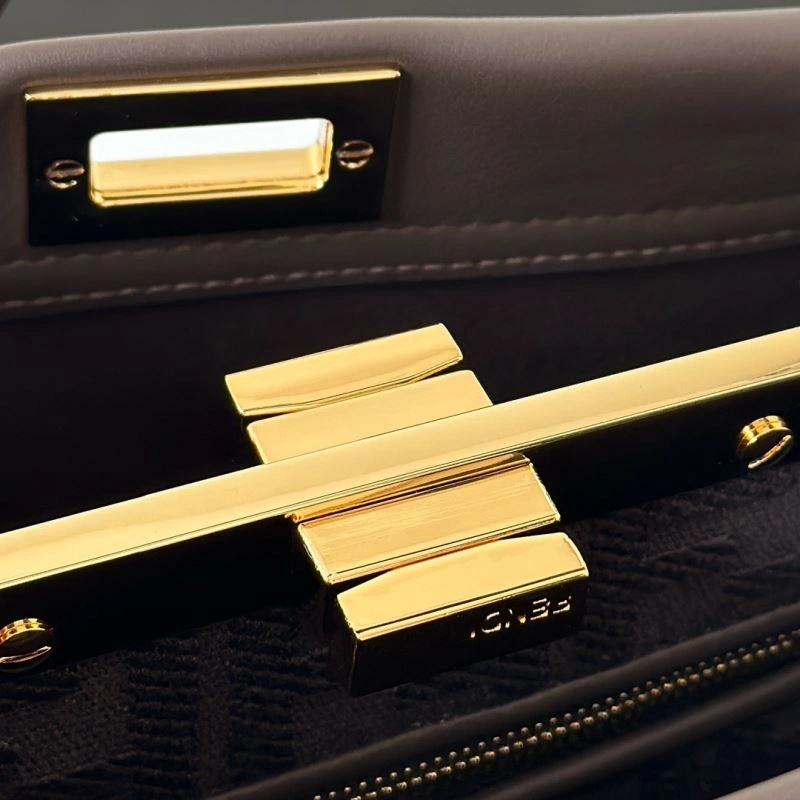Fendi Peekaboo Bags Breathable 57765