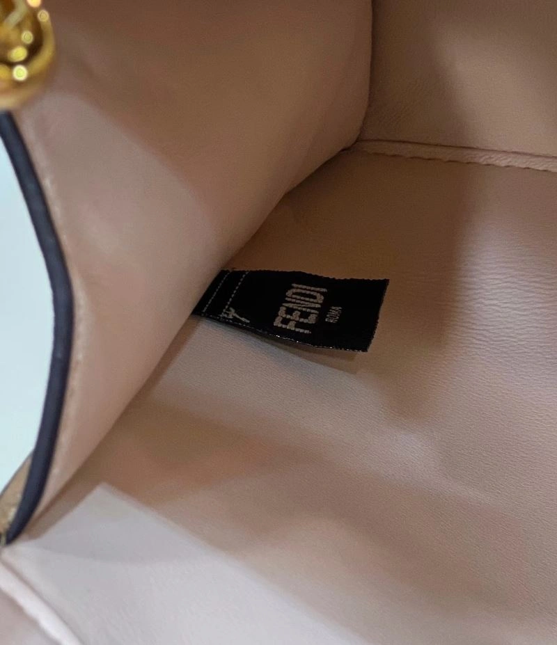 Flexible Fendi Peekaboo Bags 57774