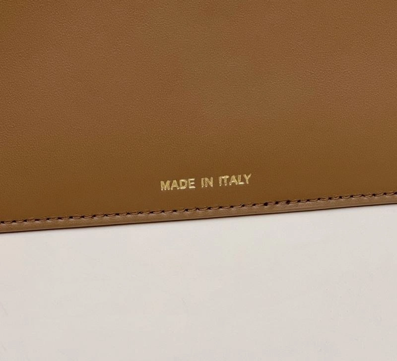 Supportive Fendi Peekaboo Bags 57737