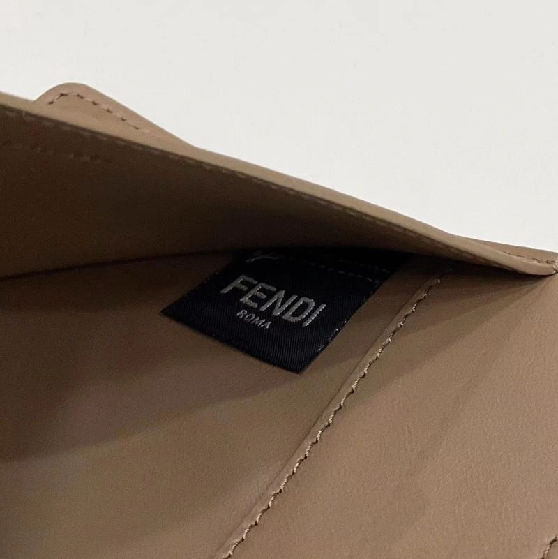 Supportive Fendi Peekaboo Bags 57737