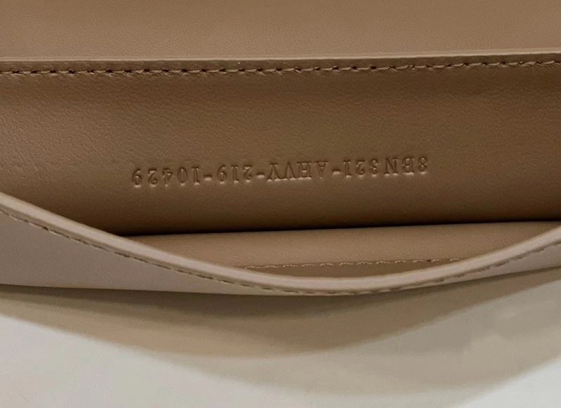 Supportive Fendi Peekaboo Bags 57737