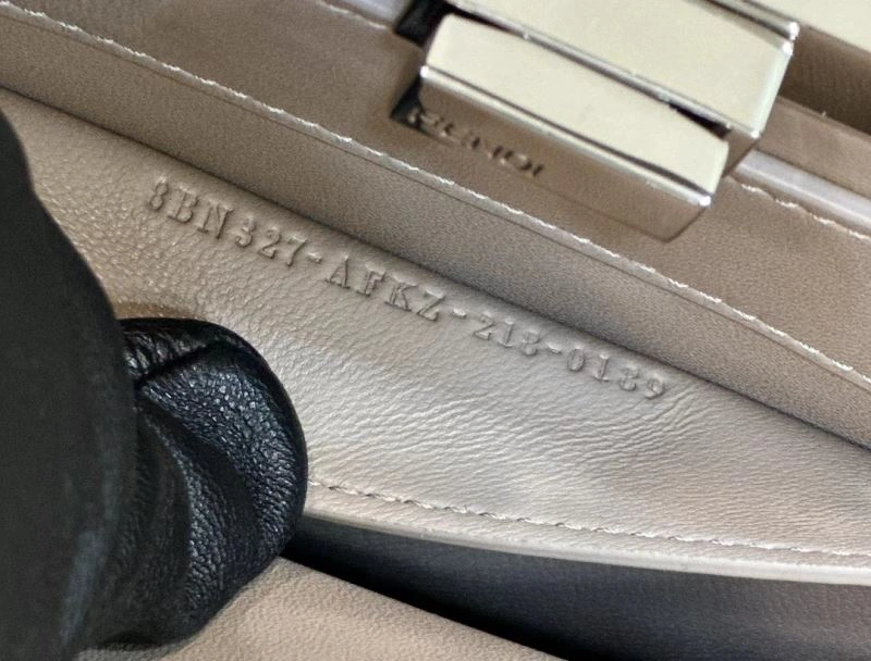Casual Fendi Peekaboo Bags 57729