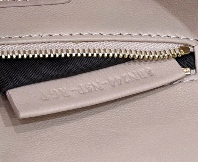 WrinkleFree Fendi Peekaboo Bags 57670