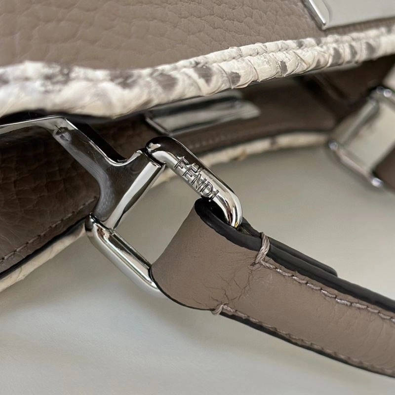 Supportive Fendi Peekaboo Bags 57652