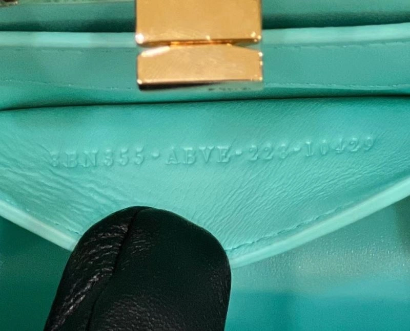 Flexible Fendi Peekaboo Bags 57637