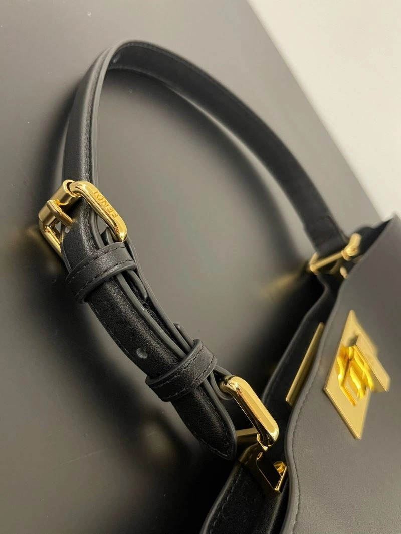 Fendi Peekaboo Bags Trendsetting 57590