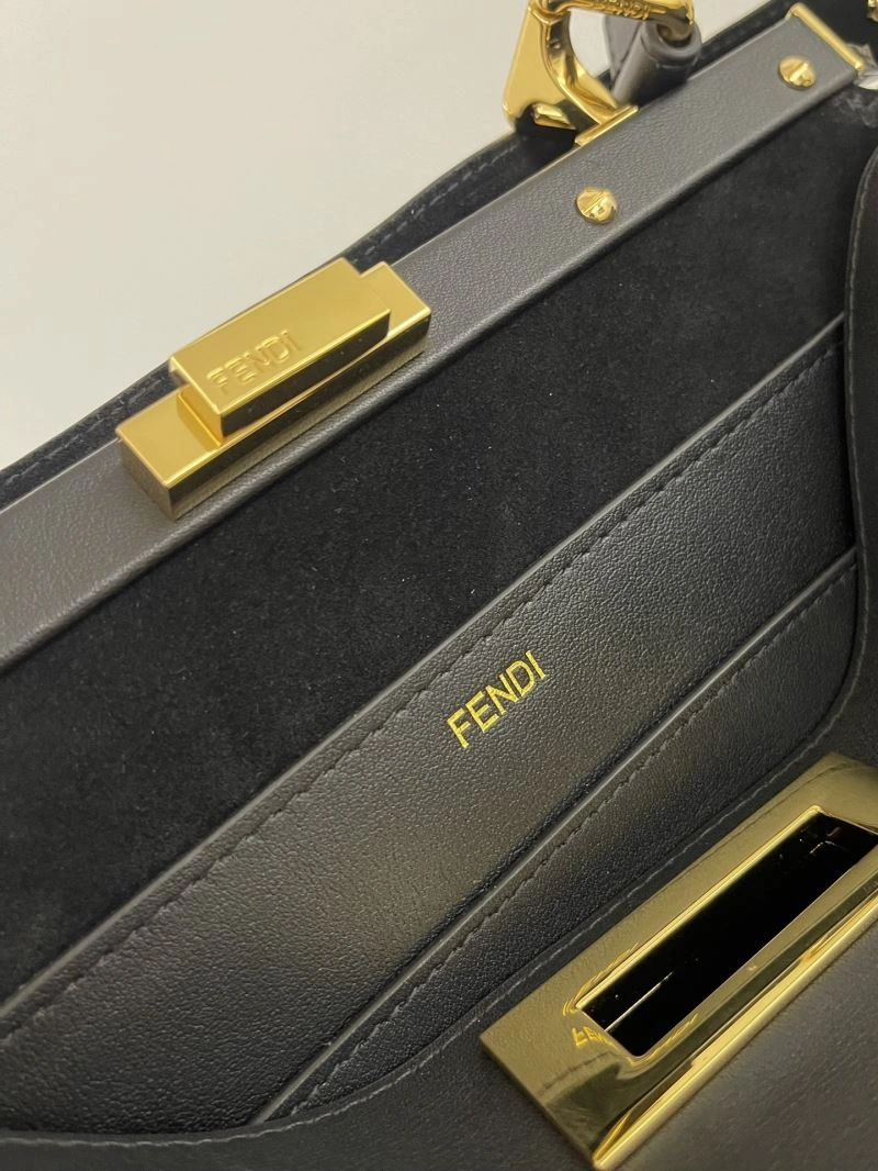 Fendi Peekaboo Bags Trendsetting 57590