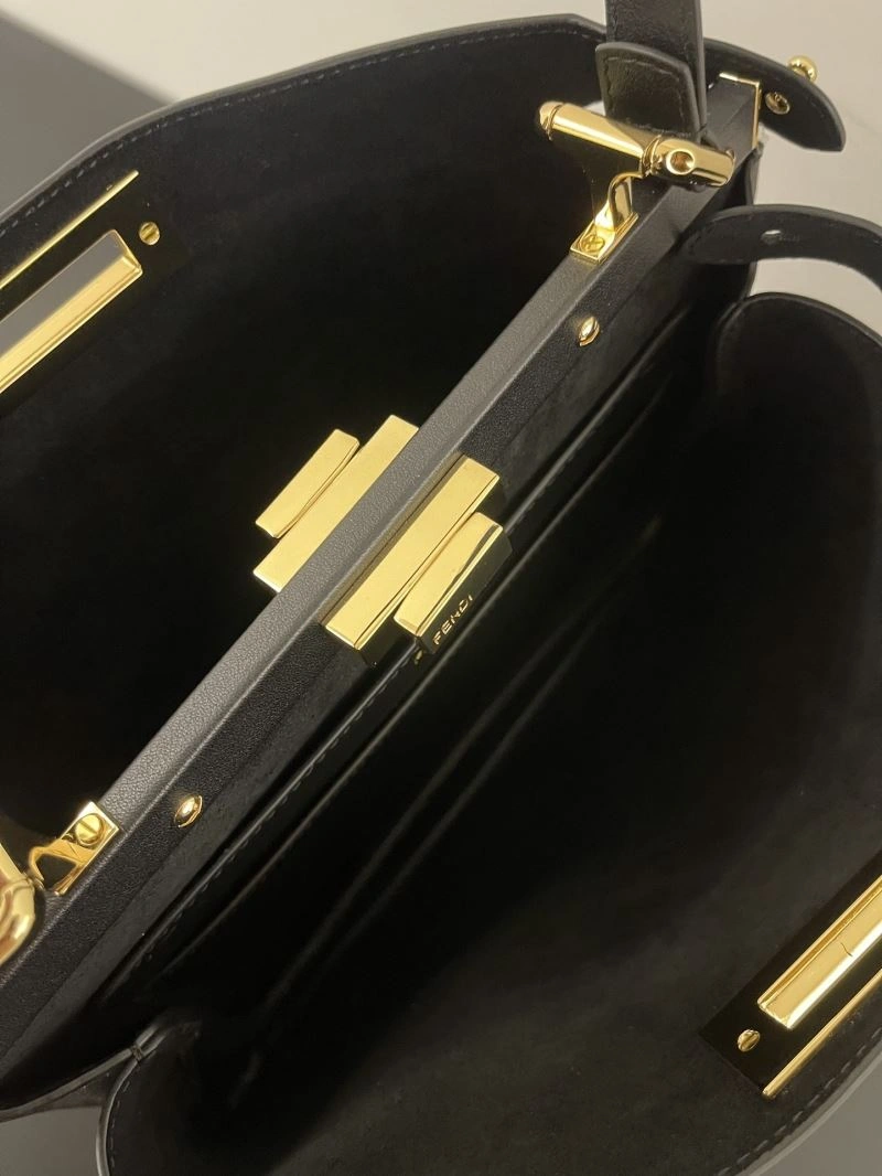Fendi Peekaboo Bags Trendsetting 57590