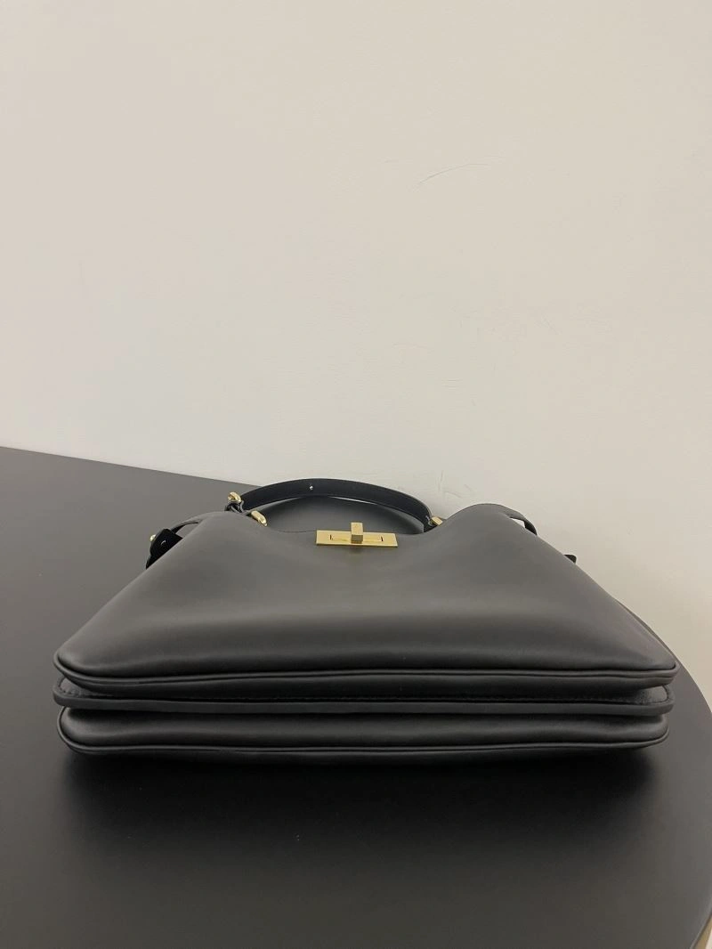 Fendi Peekaboo Bags Trendsetting 57590
