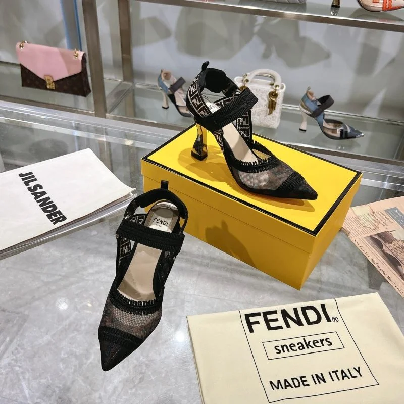 Cozy Fendi Sandals 23428