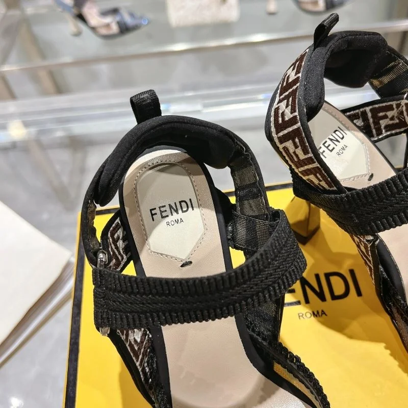 Cozy Fendi Sandals 23428