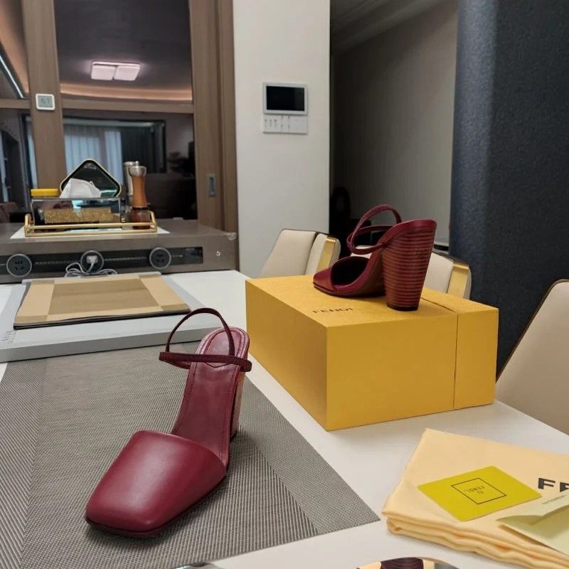 Fendi Sandals EyeCatching 23419