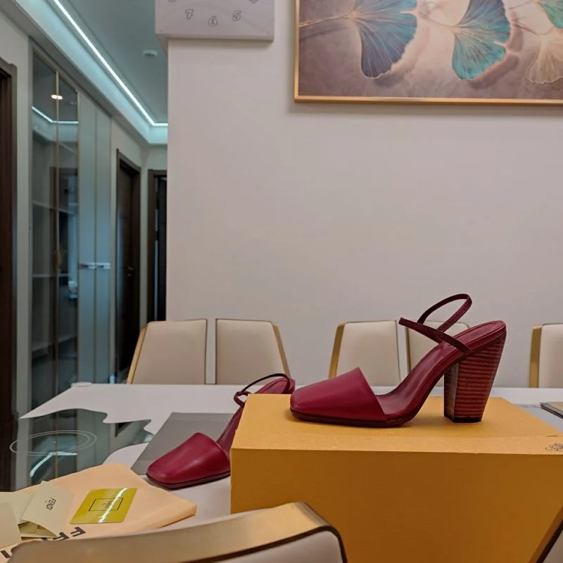 Fendi Sandals EyeCatching 23419