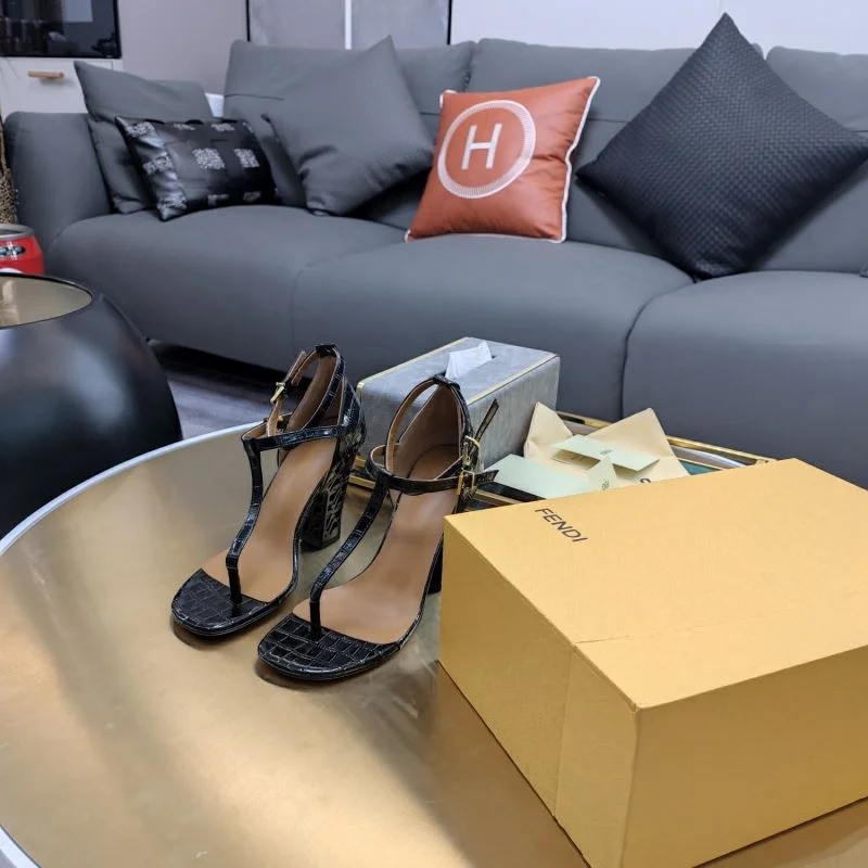 Fendi Sandals Vibrant 23418