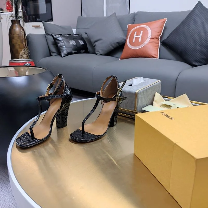 Fendi Sandals Vibrant 23418