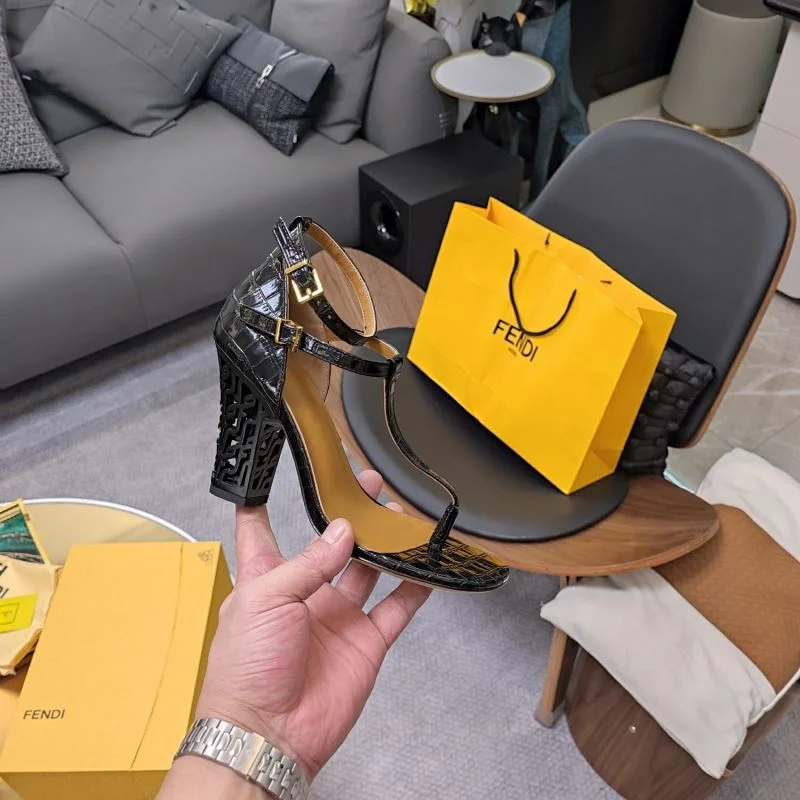 Fendi Sandals Vibrant 23418