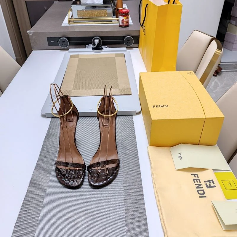 Cozy Fendi Sandals 23413