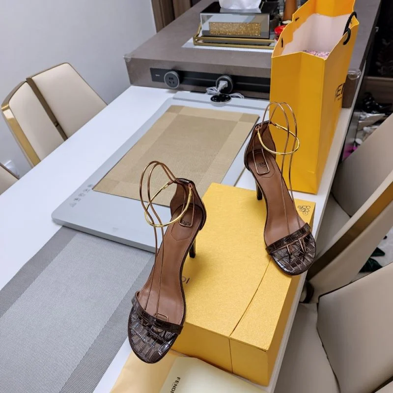 Cozy Fendi Sandals 23413