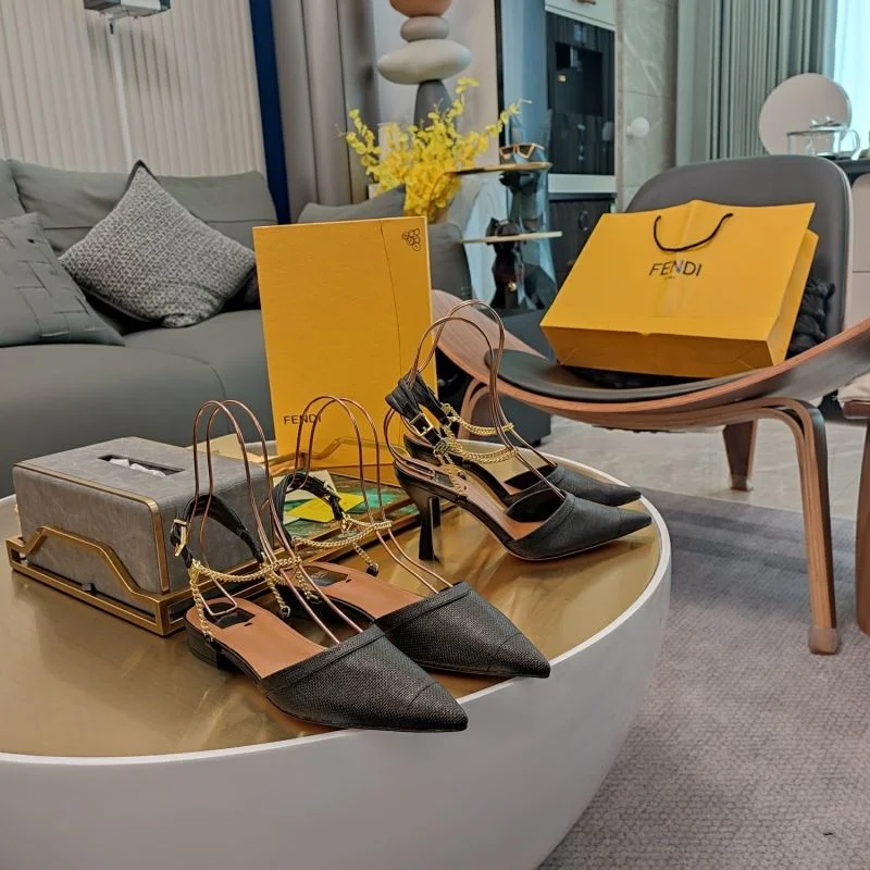 Modern Fendi Sandals 23404
