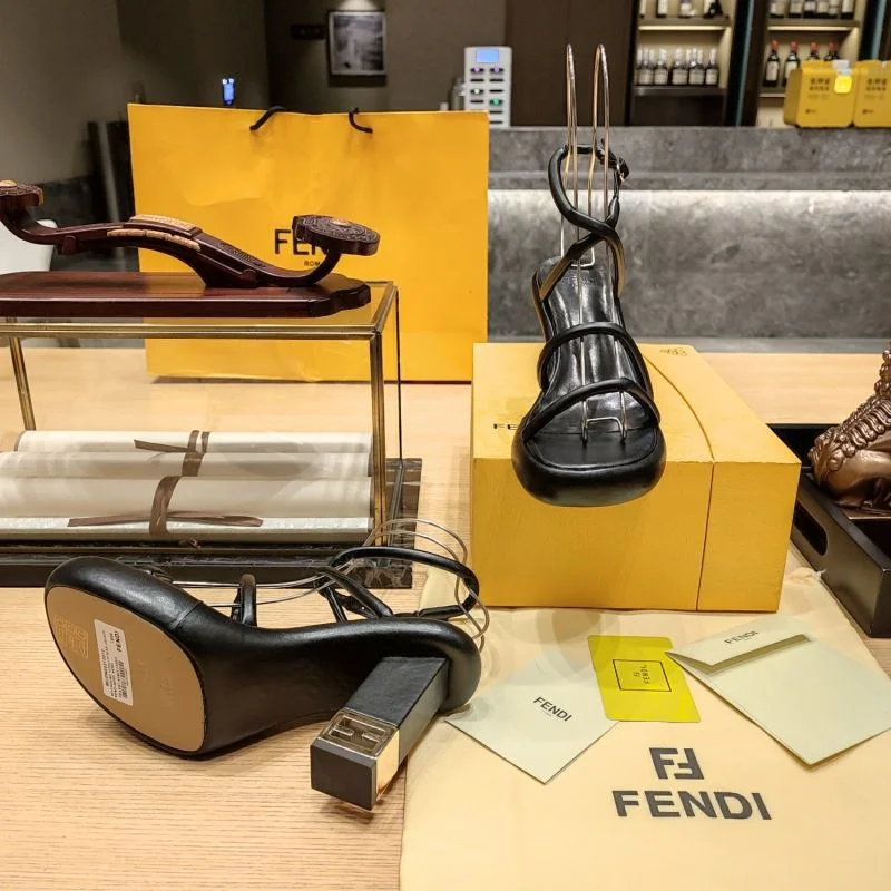 Fendi Sandals Trendsetting 23395