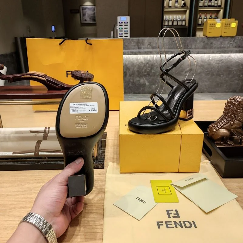 Fendi Sandals Trendsetting 23395