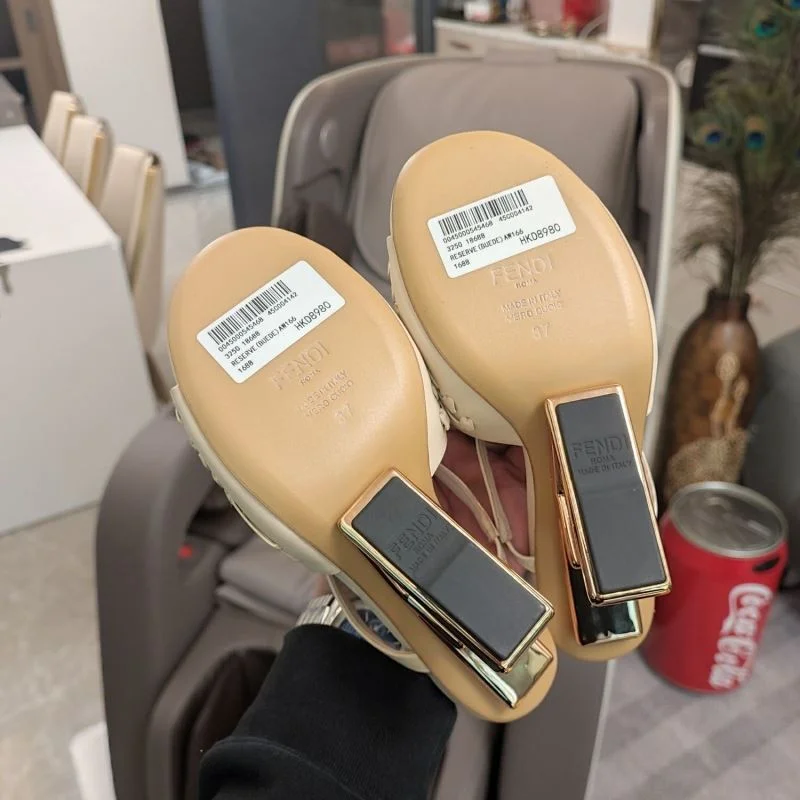 Effortless Fendi Sandals 23728