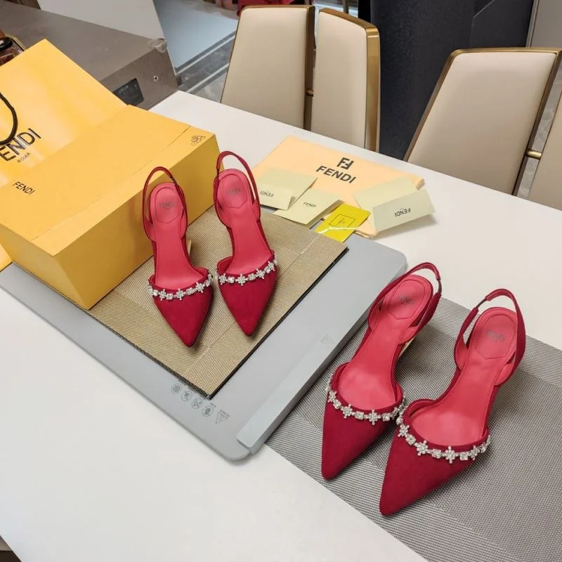 Fendi Sandals RelaxedFit 23742