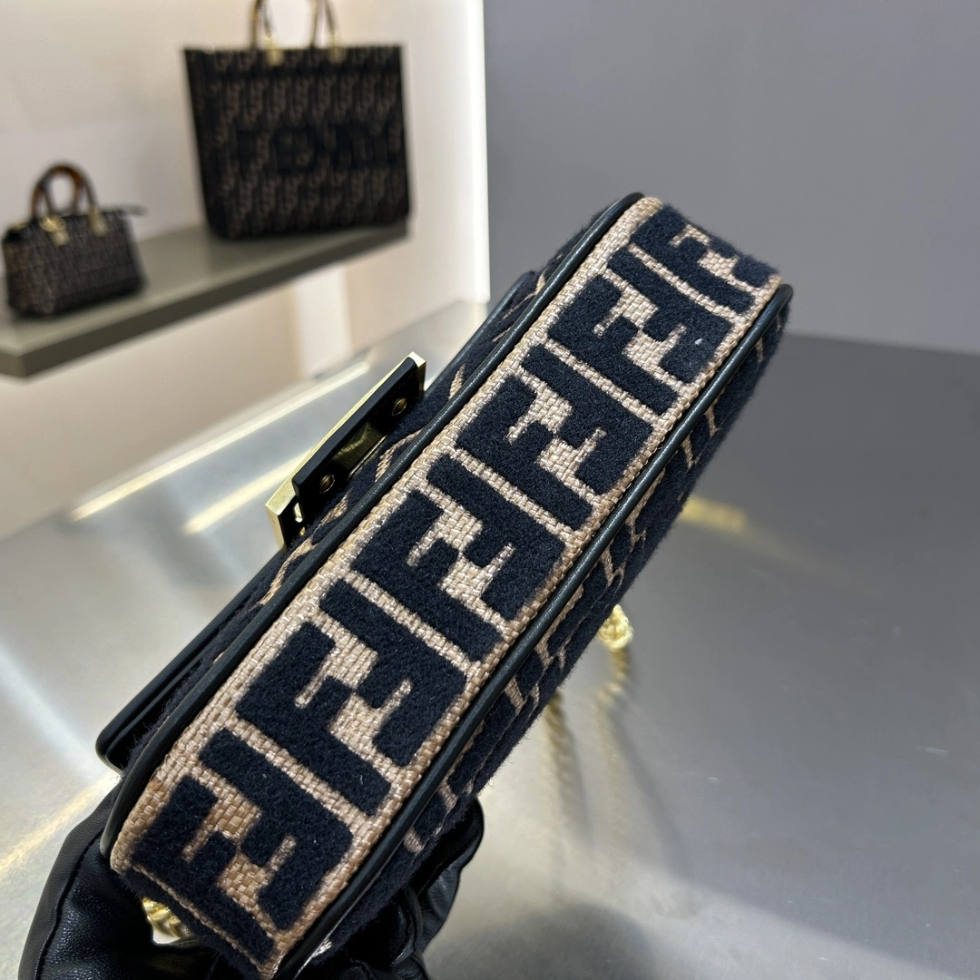 Fendi Satchel Bags Attractive 76803