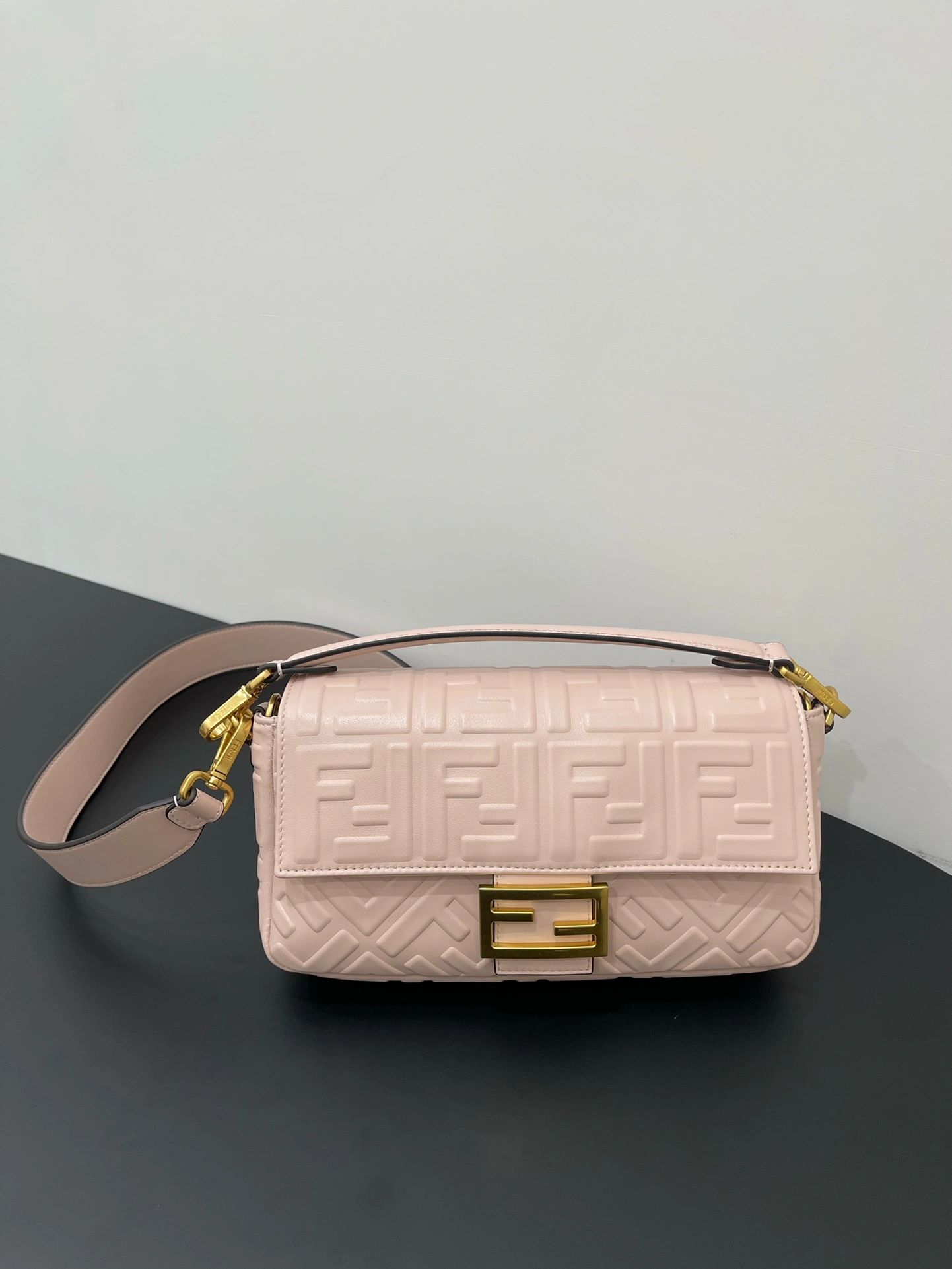 Breathable Fendi Satchel Bags 76740