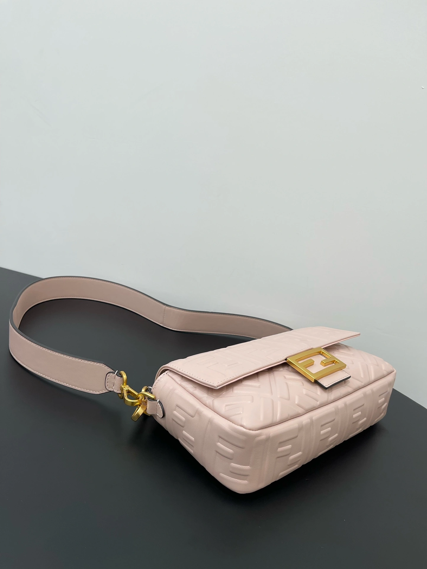 Breathable Fendi Satchel Bags 76740