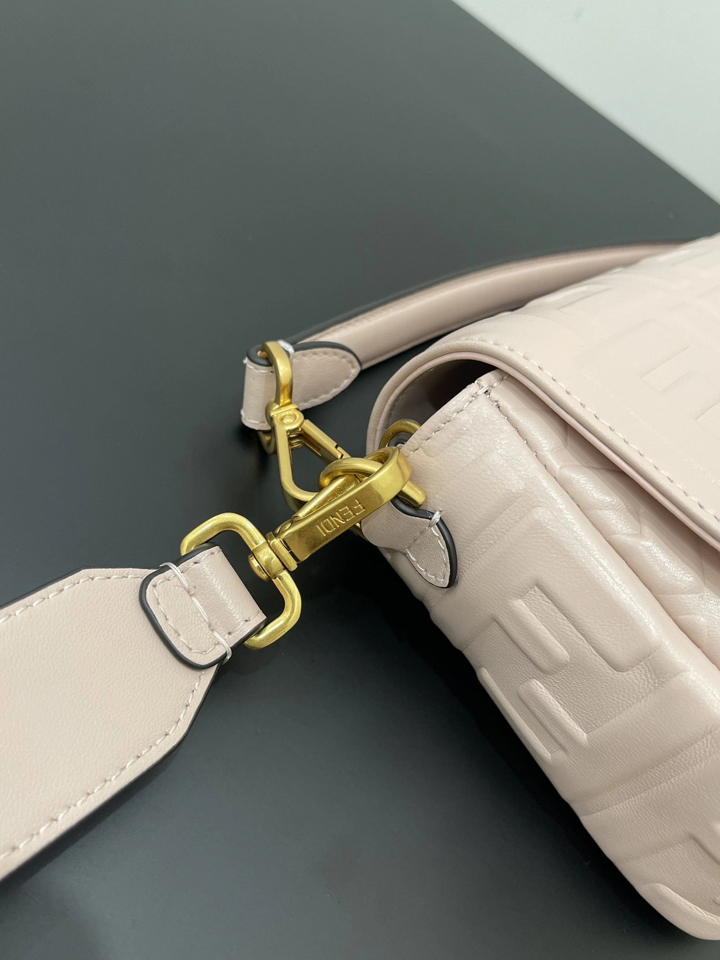 Breathable Fendi Satchel Bags 76740