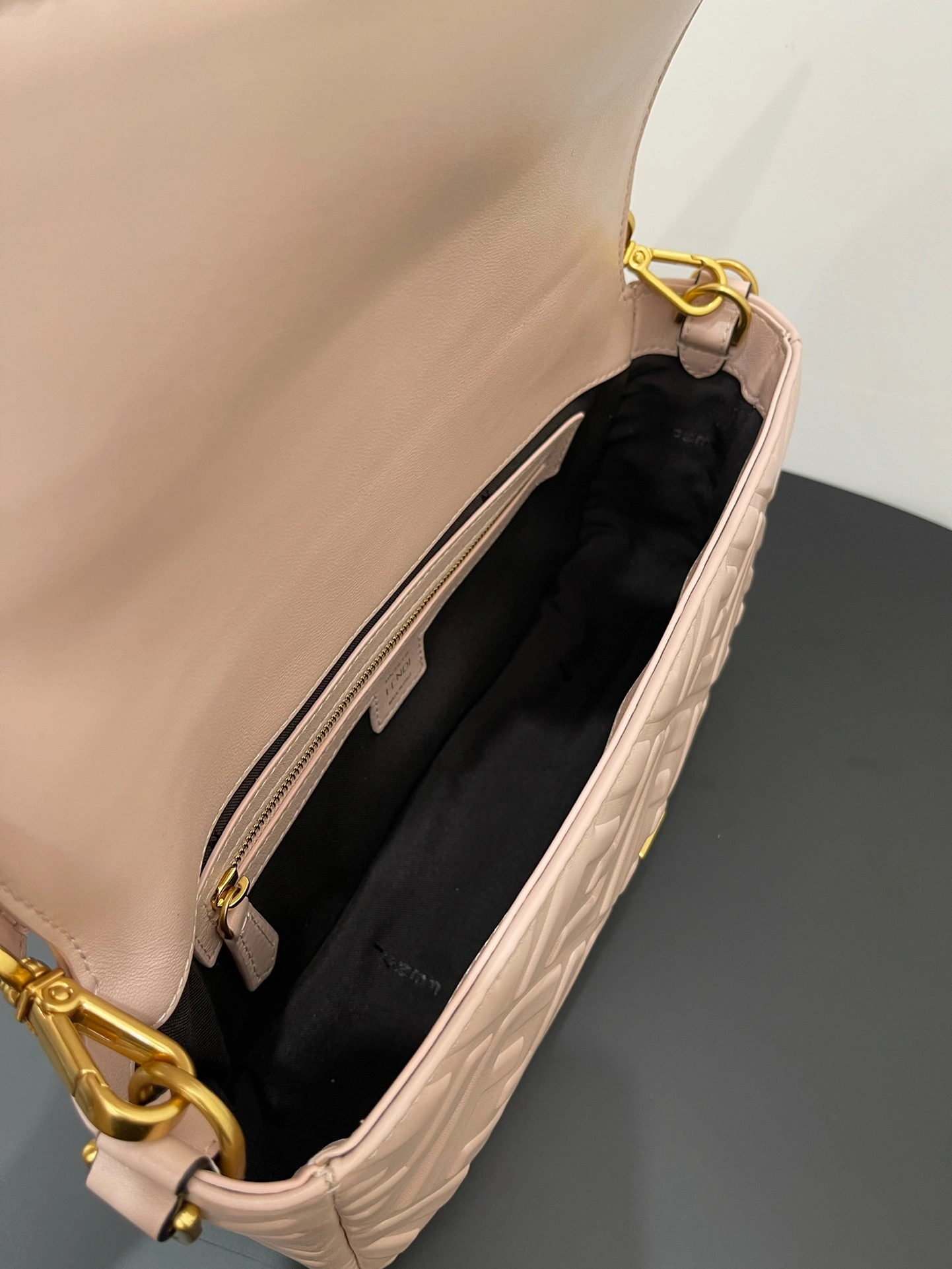 Breathable Fendi Satchel Bags 76740