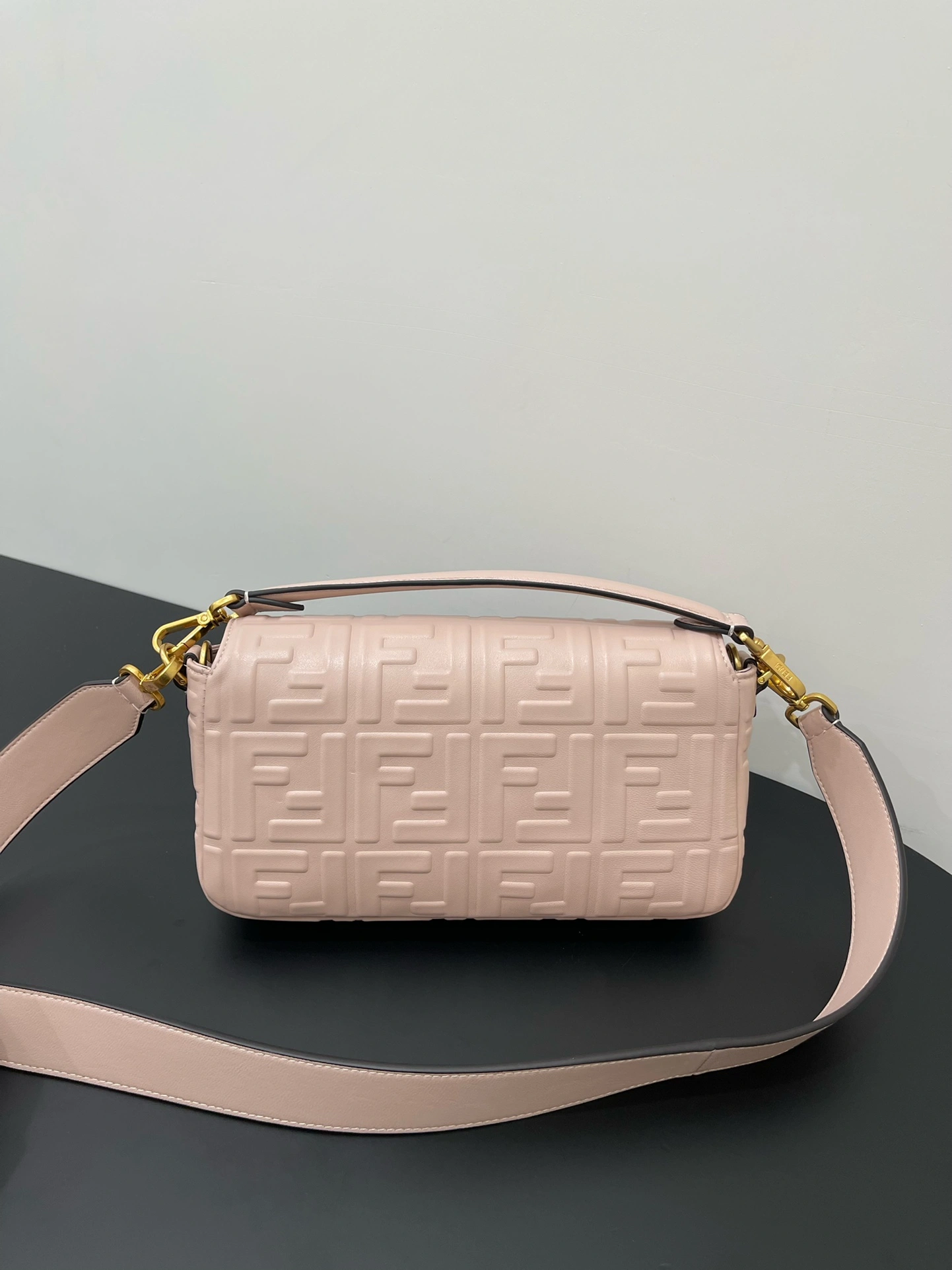 Breathable Fendi Satchel Bags 76740