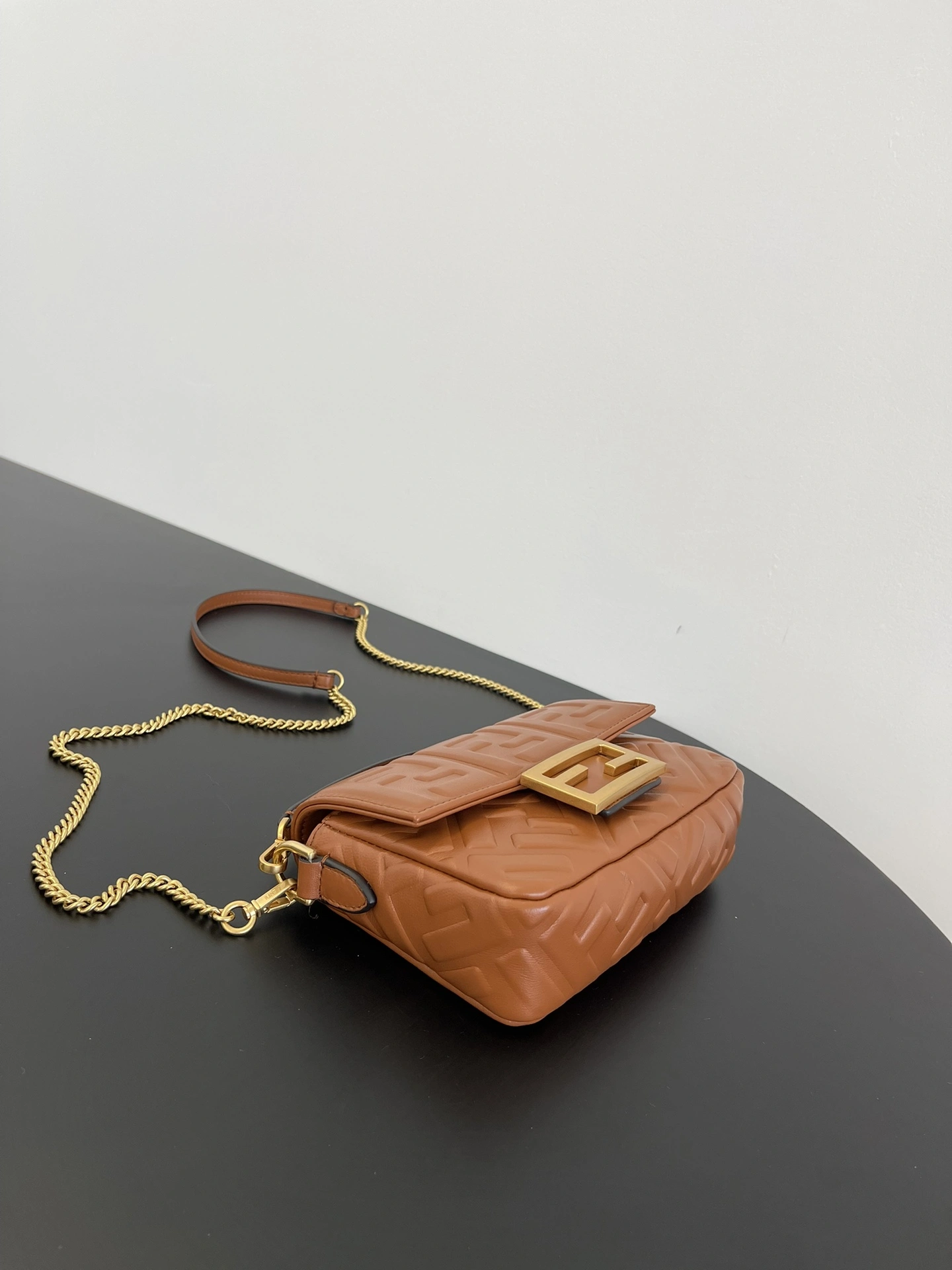Fendi Satchel Bags Sleek 76753