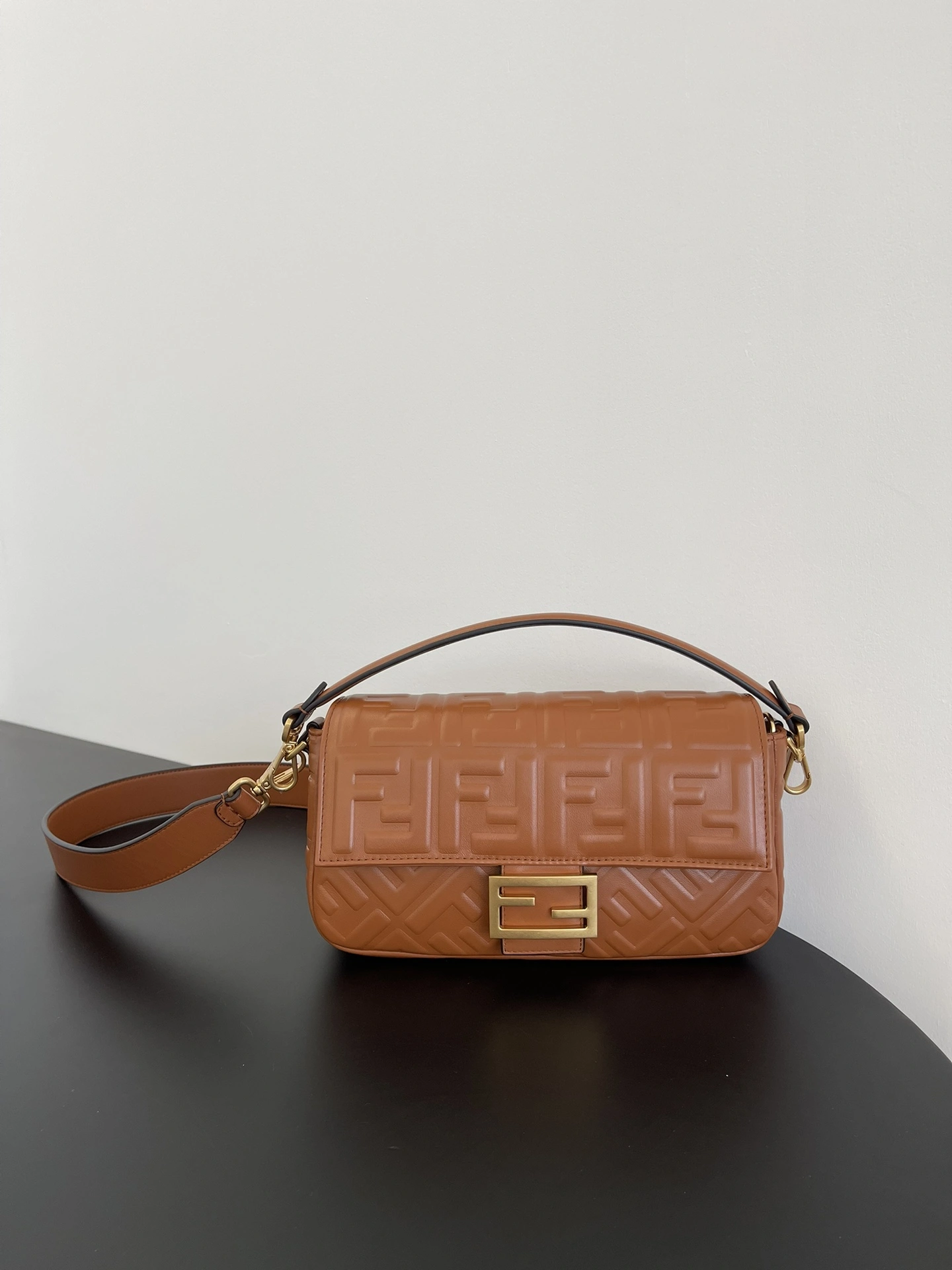 Unisex Fendi Satchel Bags 76760