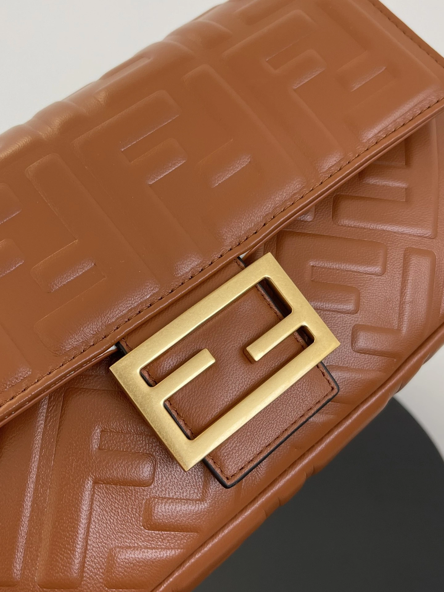 Unisex Fendi Satchel Bags 76760