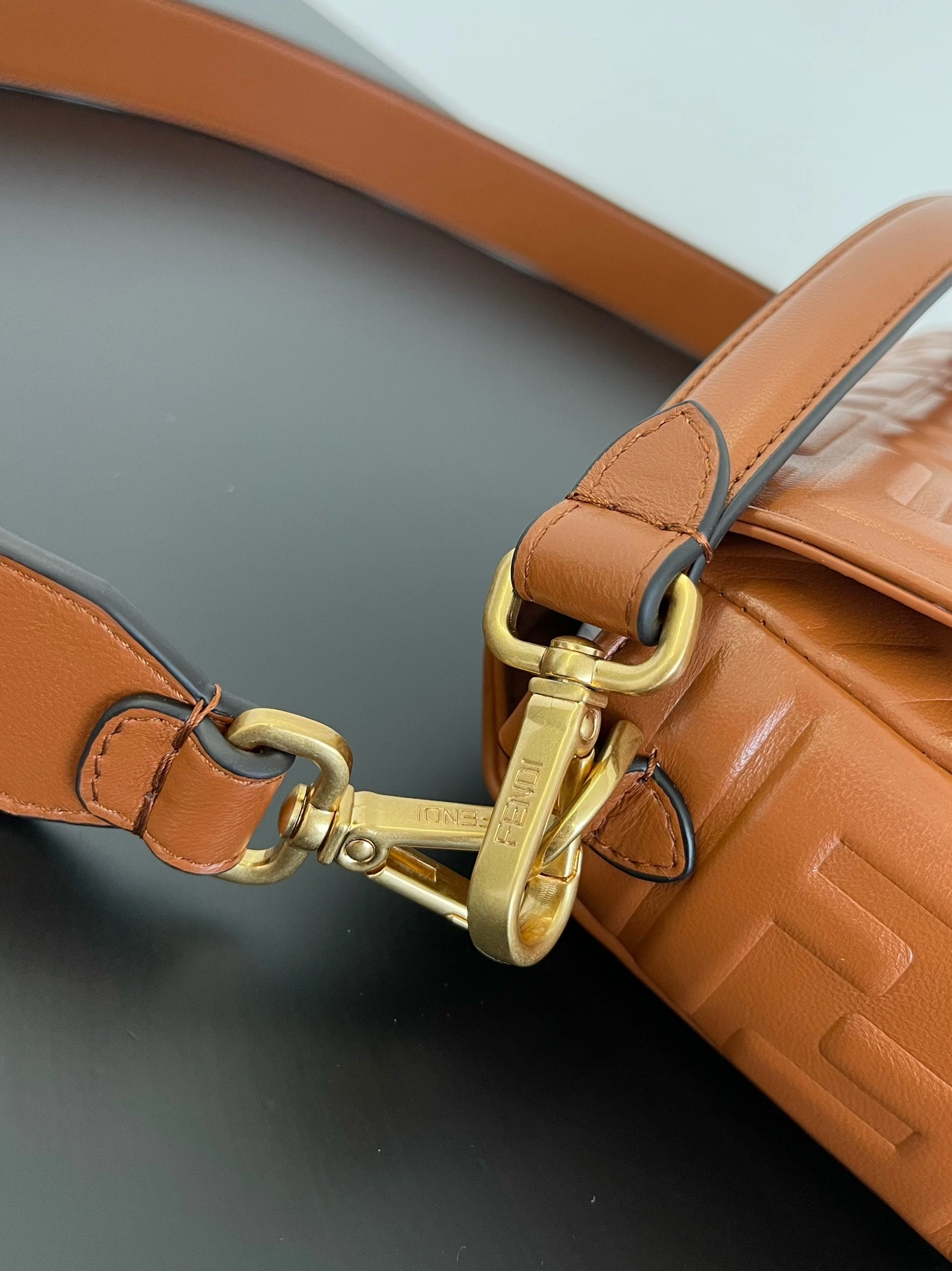 Unisex Fendi Satchel Bags 76760