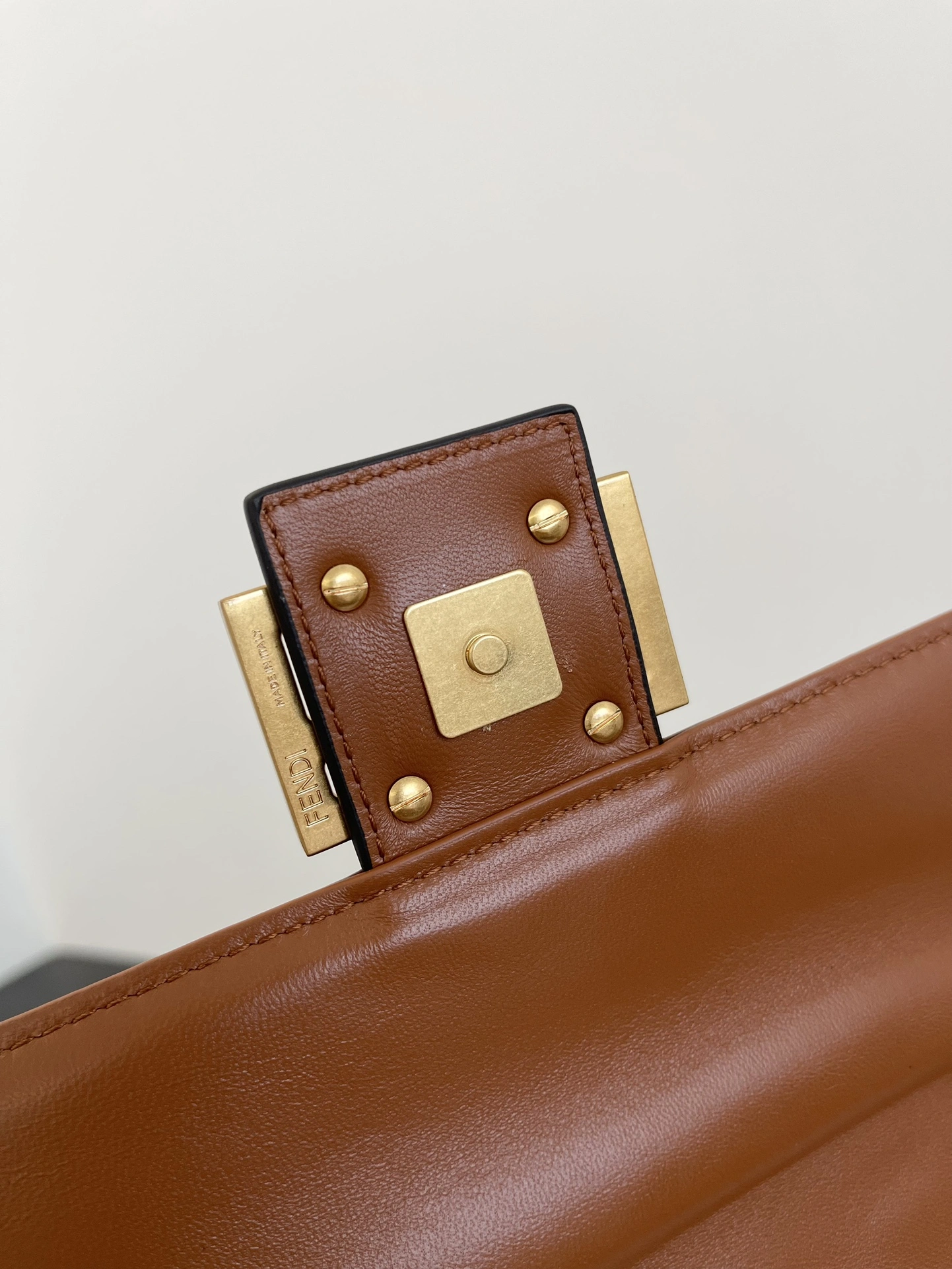 Unisex Fendi Satchel Bags 76760