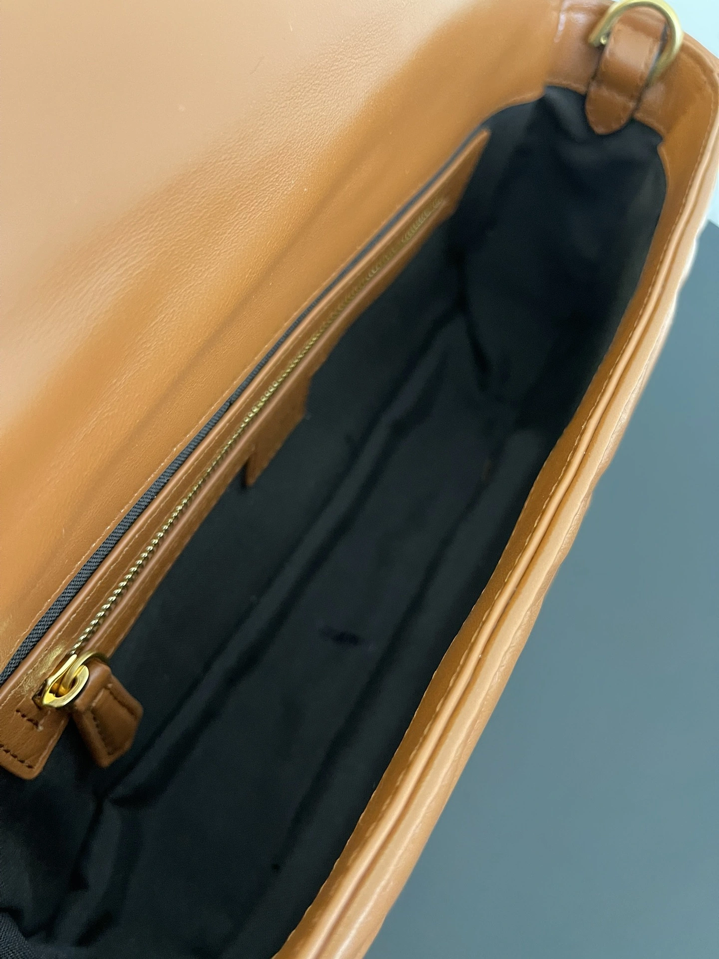 Unisex Fendi Satchel Bags 76760
