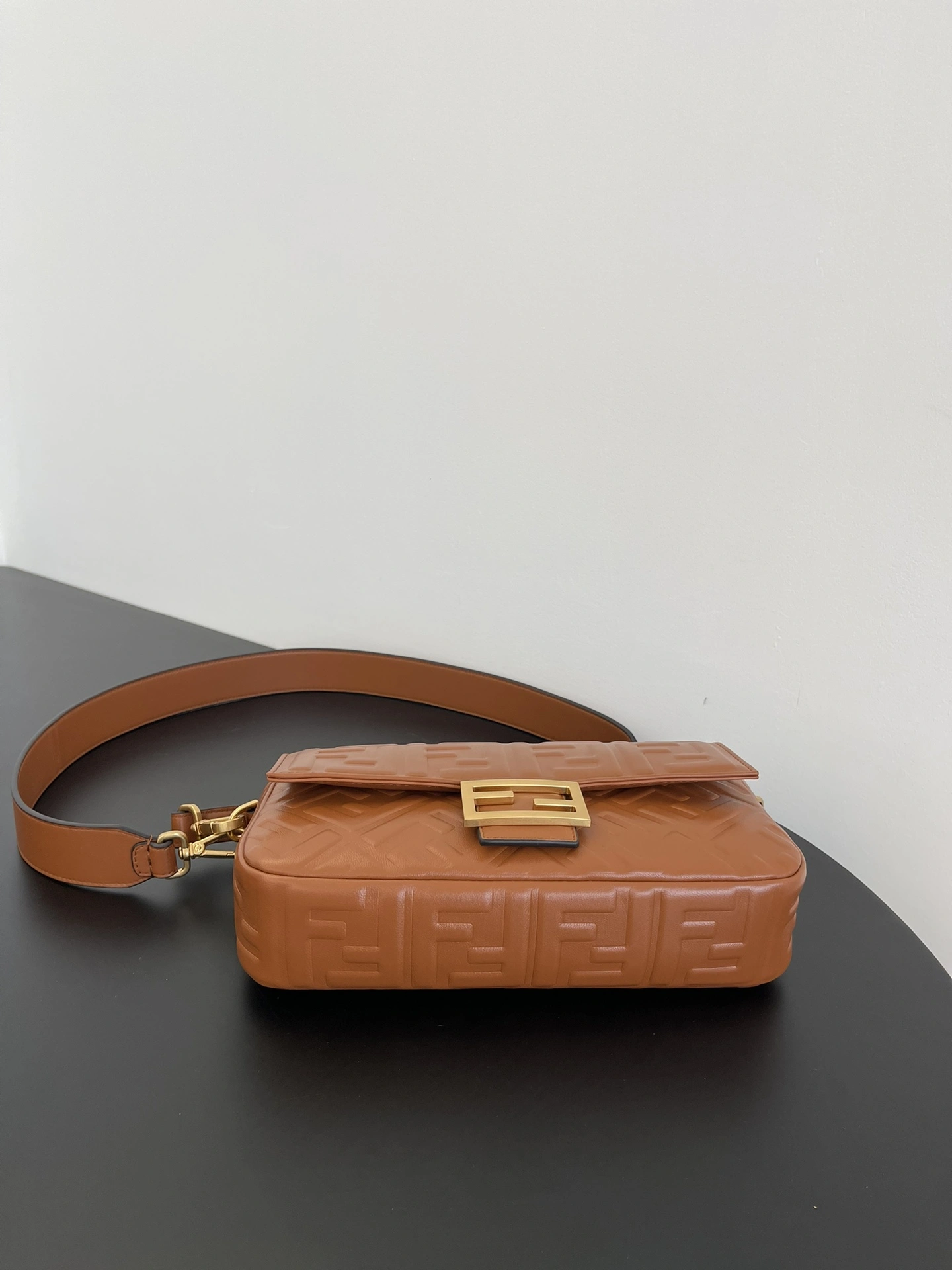 Unisex Fendi Satchel Bags 76760