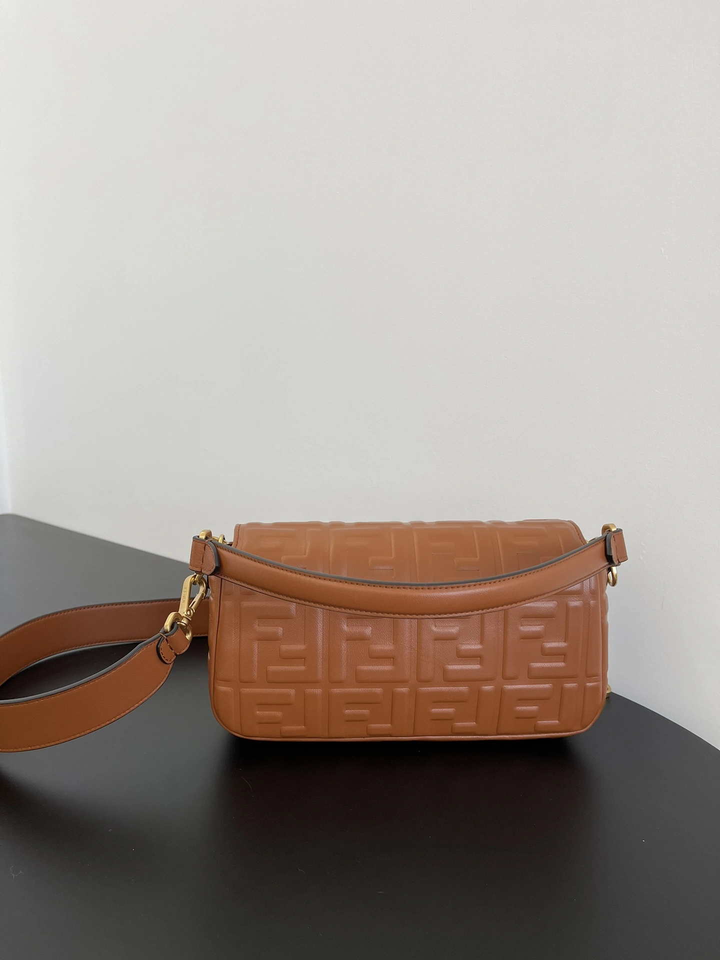 Unisex Fendi Satchel Bags 76760