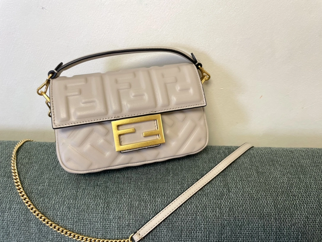 Fendi Satchel Bags Breathable 76743