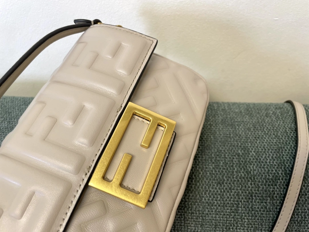 Fendi Satchel Bags Breathable 76743